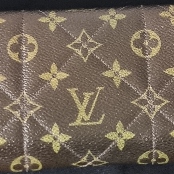 EUC Louis Vuitton Tivoli Monogram wallet - Picture 8 of 13